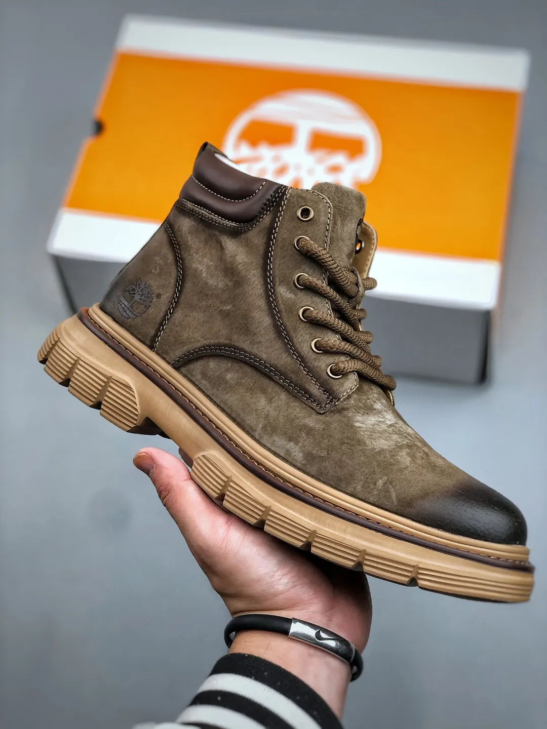 Welfare special price 💰440 #Timberland Timberland/Timberland new autumn and winter products (plush lining🔥warm and heat-locking) autumn and winter must-have outdoor leisure rhubarb boots series #Guangdong Dachang quality original box original packaging fashionable matching fabrics made of Italian 🇮🇹 top frosted fine-grained cowhide lightweight outsole with anti-odor and anti-corrosion genuine leather latex insoles from outsole to hardware are made from OEM raw materials Same as the original Goodyear's never-opening glue process. Good products don't kill pigs. The quality of the first order is strictly controlled. Exclusively released on the entire network. The quality is beyond doubt. The full set of official website unified packaging gives you a perfect wearing experience. The quality is exquisite and durable. A must-have for sportsmen. Specializes in not being handsome. High-quality feet feel first-class. This winter, it is specially used for outdoor cold protection. Daily casual matching. Size: 39-44 (leather shoe size)